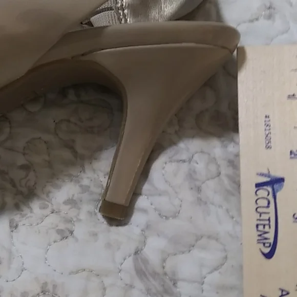 Women high heel shoe by Kenneth Cole 71/2 - Picture 5 of 9